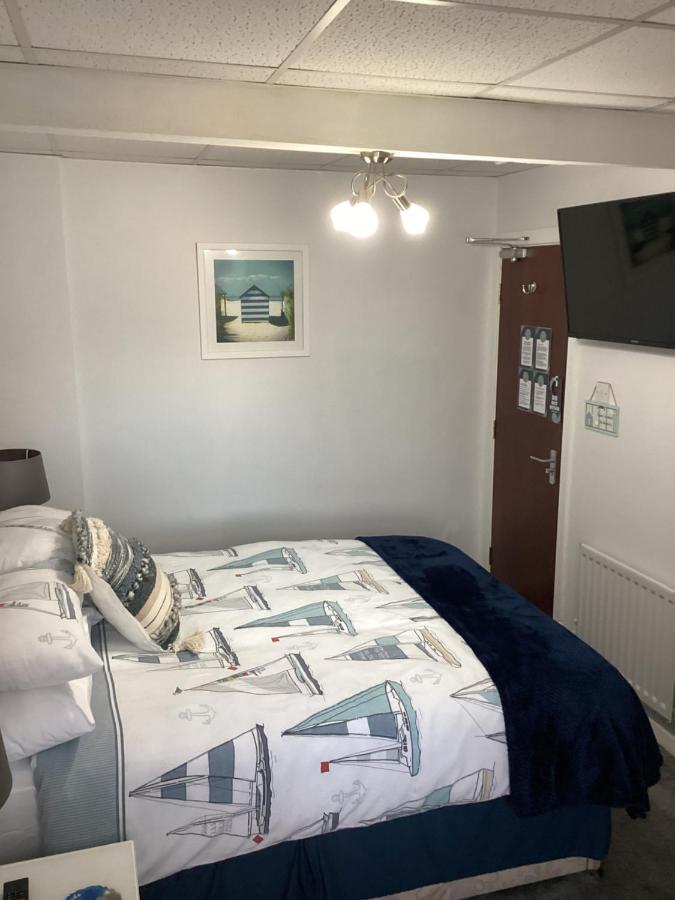By The Seaside Bed & Breakfast Blackpool Exterior photo