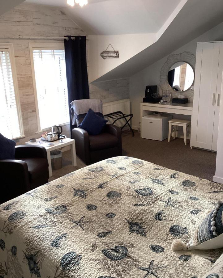 By The Seaside Bed & Breakfast Blackpool Exterior photo