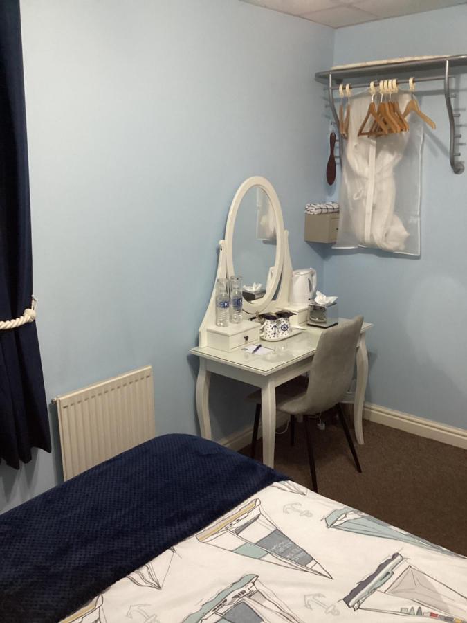 By The Seaside Bed & Breakfast Blackpool Exterior photo