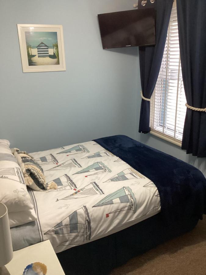 By The Seaside Bed & Breakfast Blackpool Exterior photo